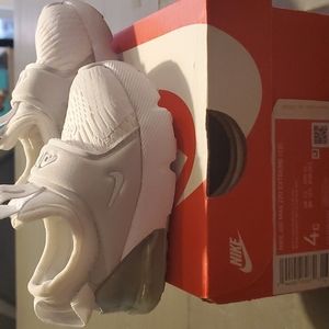 Fresh little white nike air max size 4C infant/ toddler sneakers